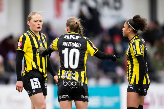Häckens Paulina Nyström, Anna Anvegård och Felicia