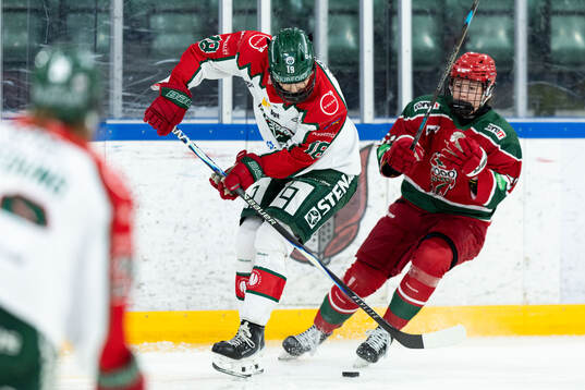 Frölundas Moa Stridh och Modos Elsa Åberg