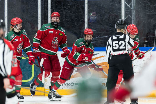 Modos Maja Åkerlund, Elsa Åberg och Lovisa Engström