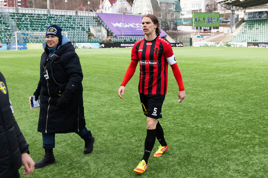 Nordic United FCs Elias Andersson deppar