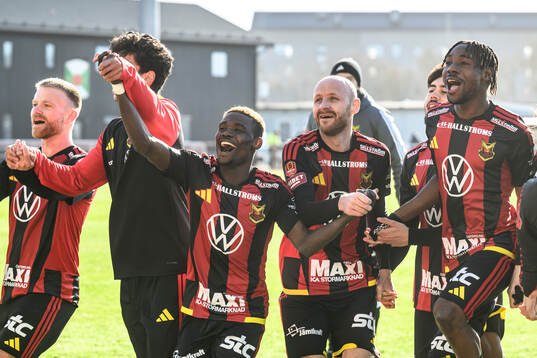 Östersunds spelare jublar