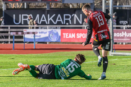 Varbergs Noah Johansson och Östersunds Dennis Widgren