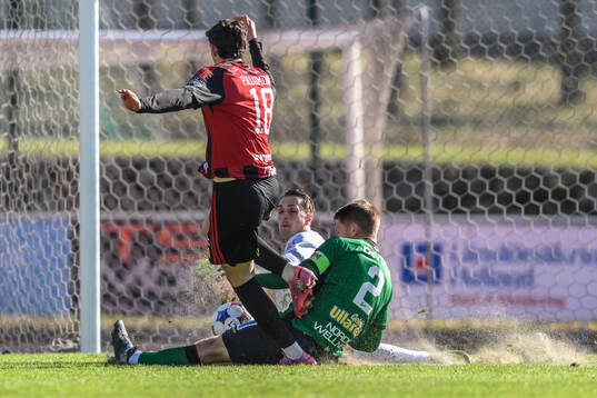 Östersunds Mario Palomino Delgado , Varbergs målvakt