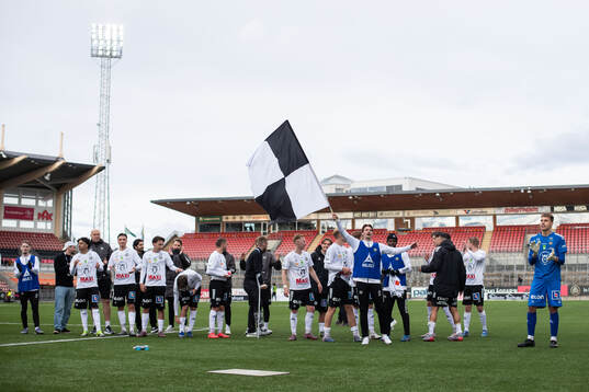 Örebros spelare jublar