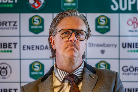 Örebros tränare Rikard Norling på presskonferensen