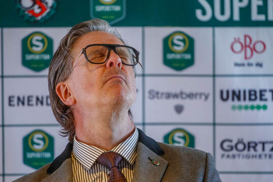 Örebros tränare Rikard Norling på presskonferensen