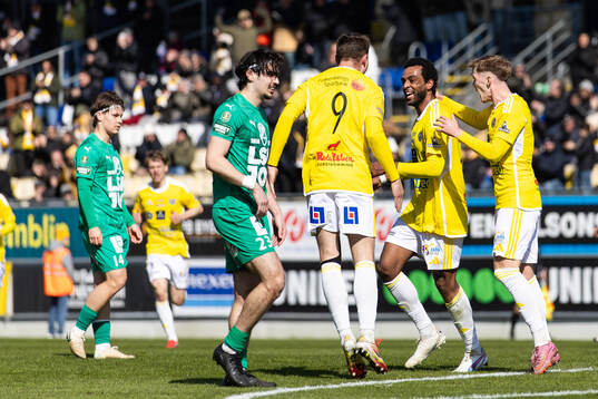 Falkenbergs Hugo Komano jublar