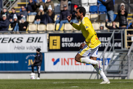 Falkenbergs Hugo Komano jublar