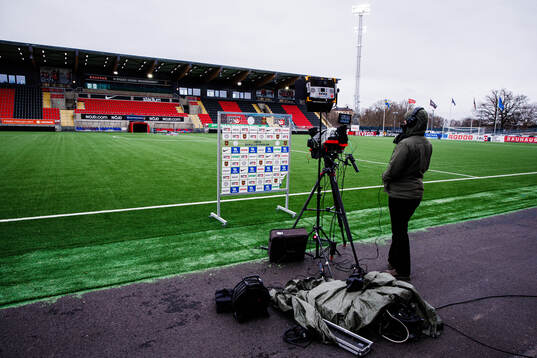 TV-kamera och bakgrund på Grimsta IP