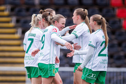 Hammarbys Mari Nyhagen jublar med Fanny Peterson