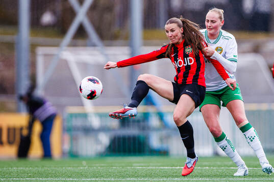 Brommapojkarnas Louise Lillbäck och Hammarbys Emilie