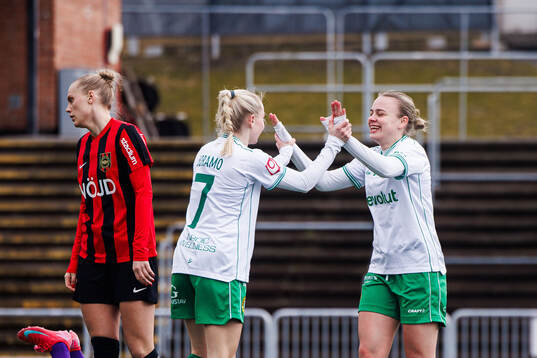 Hammarbys Mari Nyhagen jublar med Emilie Joramo