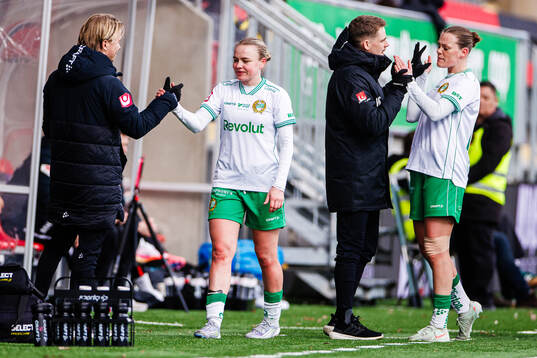 Hammarbys Mari Nyhagen tackas av assisterande tränare