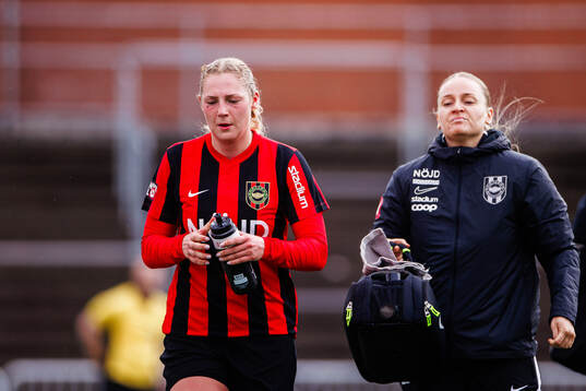 Brommapojkarnas Julia Laukström har ont