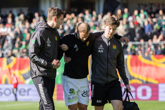 GAIS Gustav Lundgren leds av planen skadad