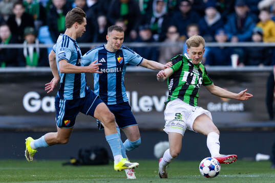 Djurgårdens Piotr Johansson och GAIS Henry Sletsjøe