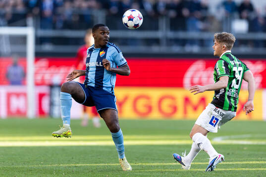 Djurgårdens Joel Asoro och GAIS Kevin Holmen