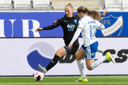 Malmö FFs Tuva Skoog och IFK Norrköpings Paula Broddner