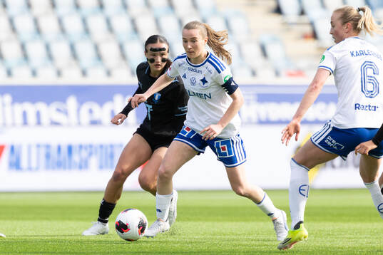 Malmö FFs Amy Sayer och IFK Norrköpings Carrie Jones