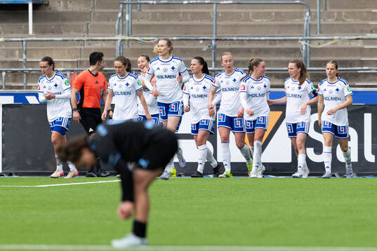 IFK Norrköpings Emma Engström jublar med lagkamrater