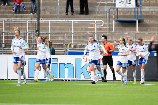 IFK Norrköpings Emma Engström jublar med lagkamrater