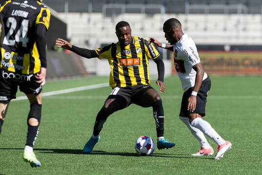 Häckens Brice Wembangomo och Brommapojkarnas Obilor Denzel