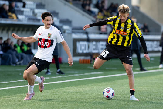 Brommapojkarnas Kevin Ackermann och Häckens Silas Andersen