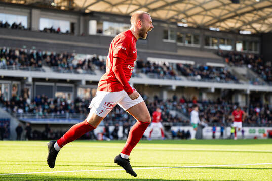 Jon Dagur Thorsteinsson of Brann celebrates
