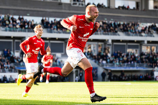 Jon Dagur Thorsteinsson of Brann celebrates