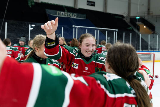 Modos Greta Johansson jublar