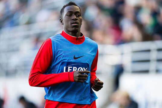 Cheikh Mbacke Diop of Brann warms up