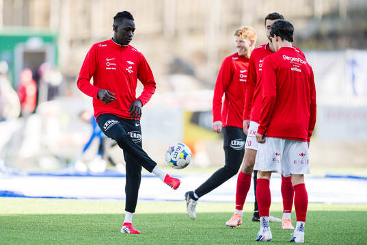 Cheikh Mbacke Diop of Brann warms up