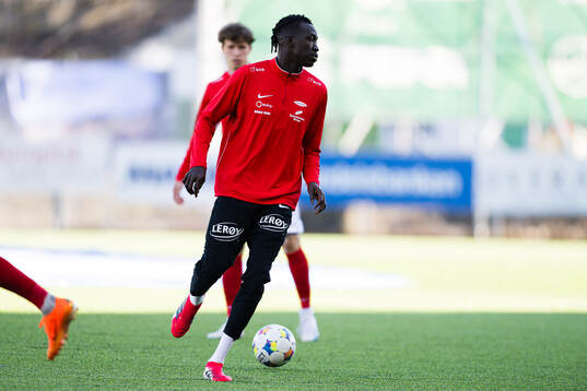 Cheikh Mbacke Diop of Brann warms up