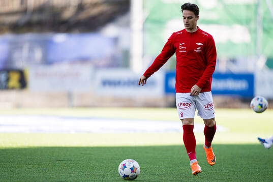 Felix Horn Myhre of Brann warms up