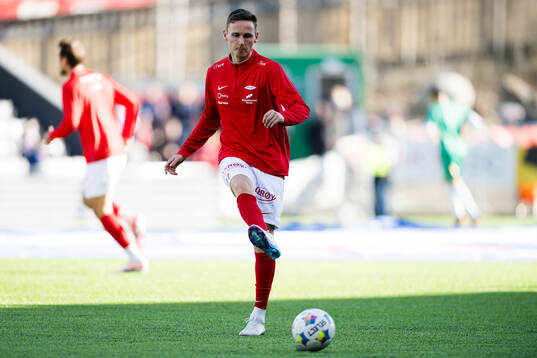 Joachim Soltvedt of Brann warms up