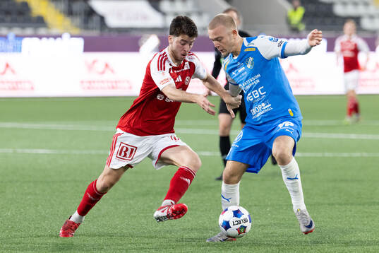 Sandvikens IFs Adam Kiani och Oddevolds Olle Kjellman Olblad