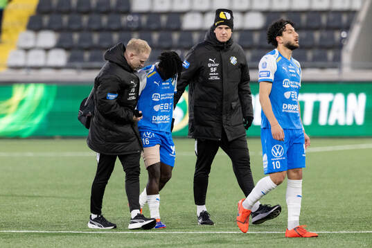 Oddevolds Awaka Franck Aurelien Djoro lämnar planen skadad