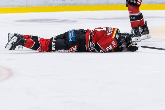 Luleås Oskari Laaksonen har ont
