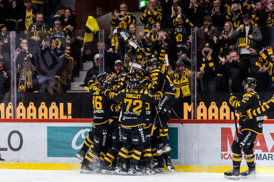 Bläddra bland fler bilder av Ishockey, SHL, Semifinal 1, Skellefteå - Luleå