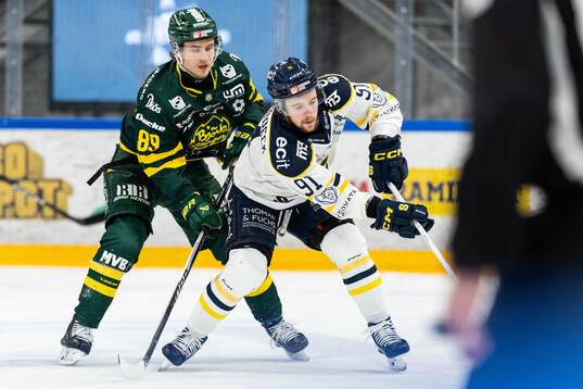 Björklövens Jakob Ihs-Wozniak och Södertäljes Andrew