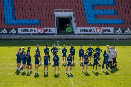 The team of Sweden gathers at a training session