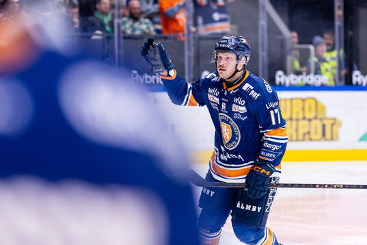 Växjös Erik Andersson jublar