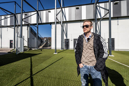 Landskronas Melker Bengtsson visar runt på Landskrona IP