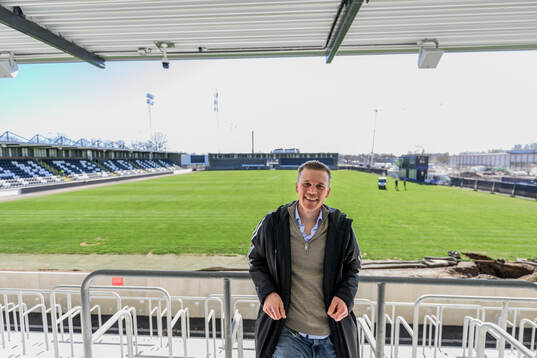 Landskronas Melker Bengtsson visar runt på Landskrona IP