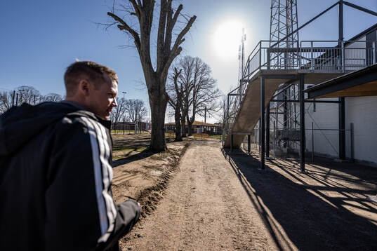 Landskronas Melker Bengtsson visar runt på Landskrona IP
