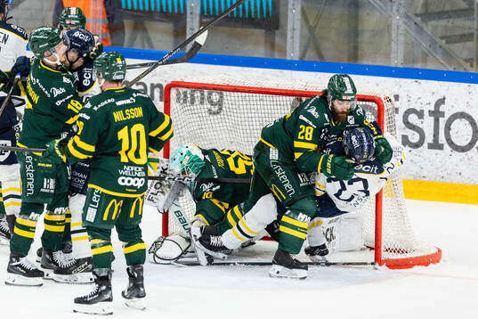 Björklövens Mathew Maione och Södertäljes William