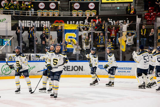 Södertäljes Viktor Liljegren deppar med lagkamrater