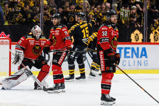 Luleås målvakt Matteus Ward, Anton Levtchi och Oscar