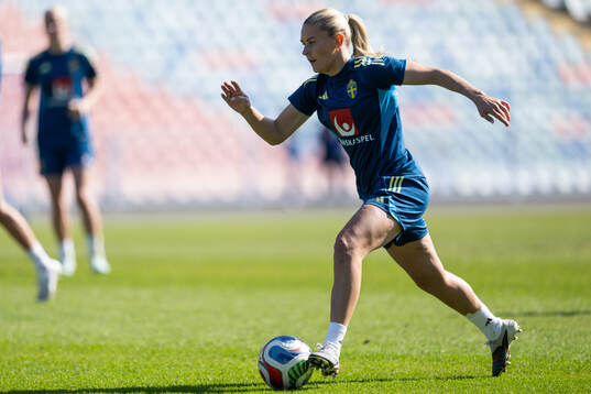 Amanda Nildén at a training session with the women's