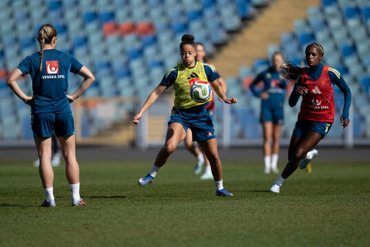 Felicia Schröder and Monica Jusu Bah  at a training